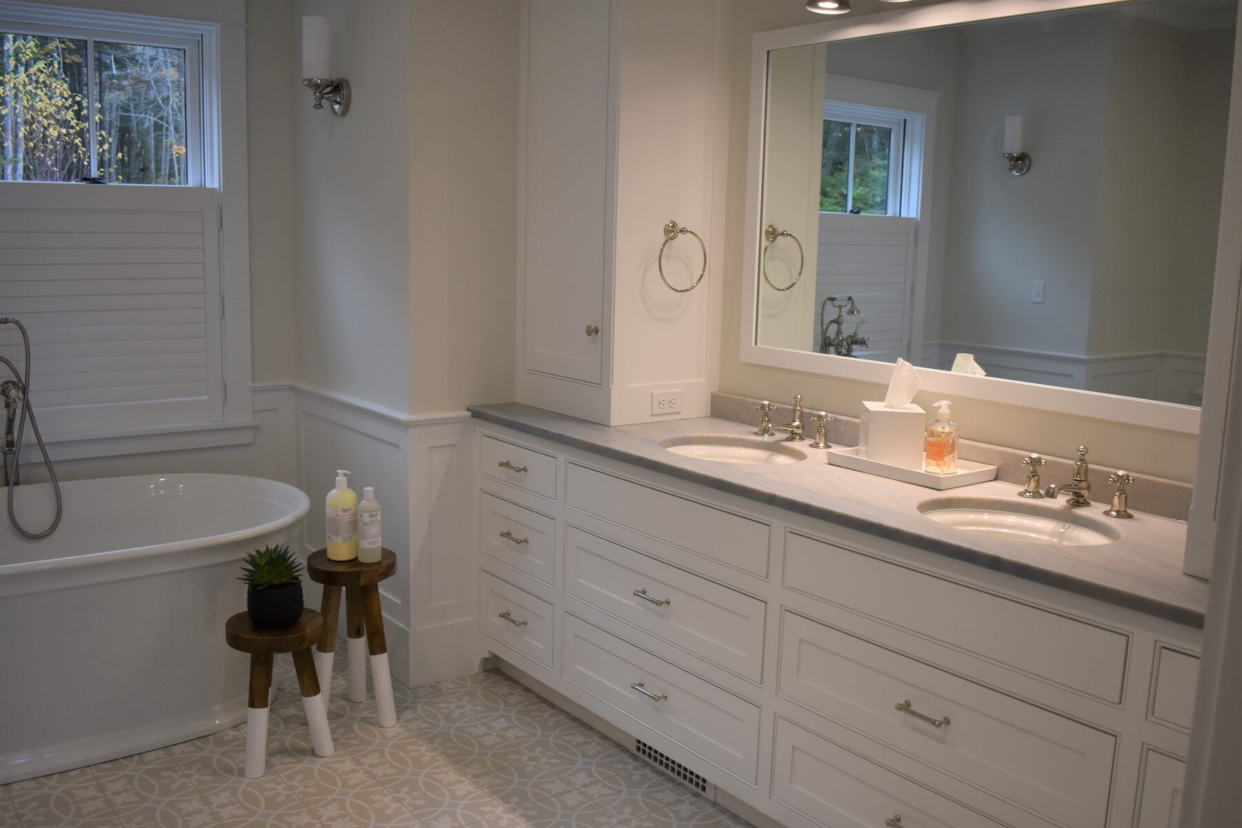 White double bathroom vanity and soaking tub