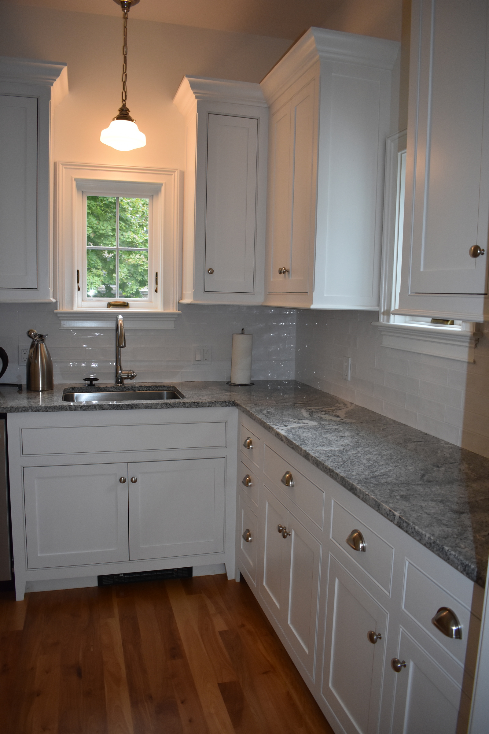 Coastal white kitchen side counter and upper cabinets