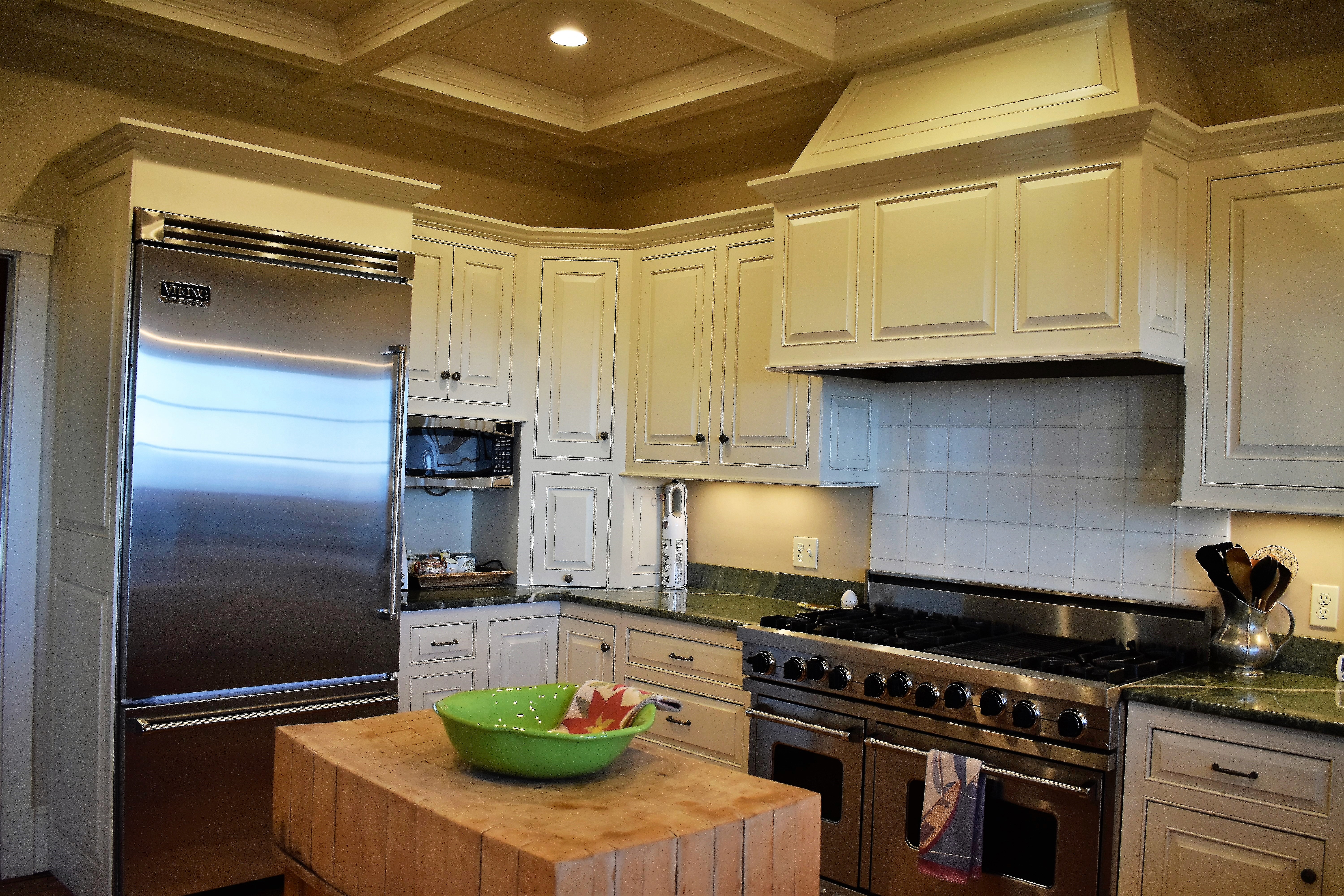 Traditional kitchen optional view