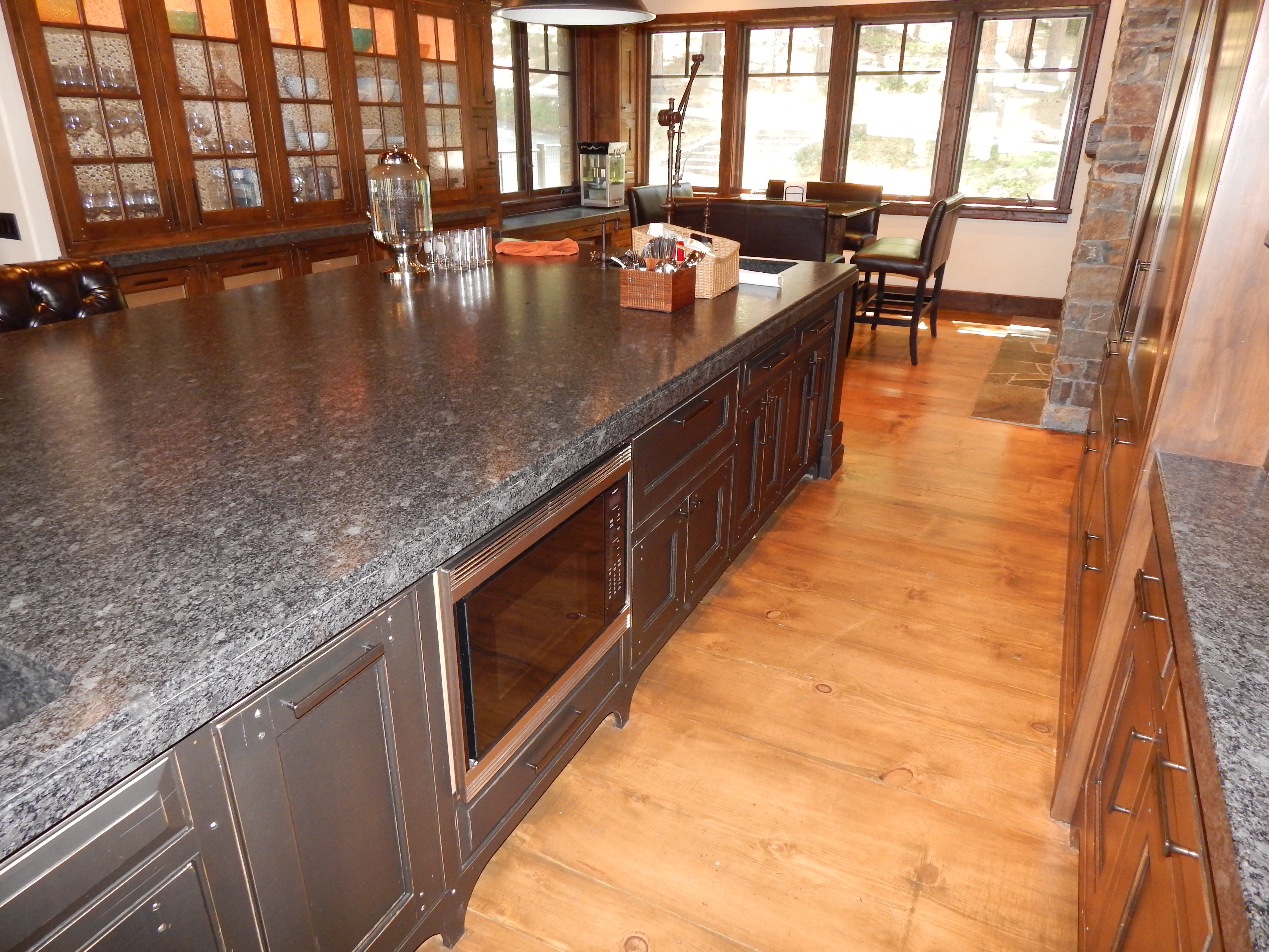 Dark island with stone countertop and display opening