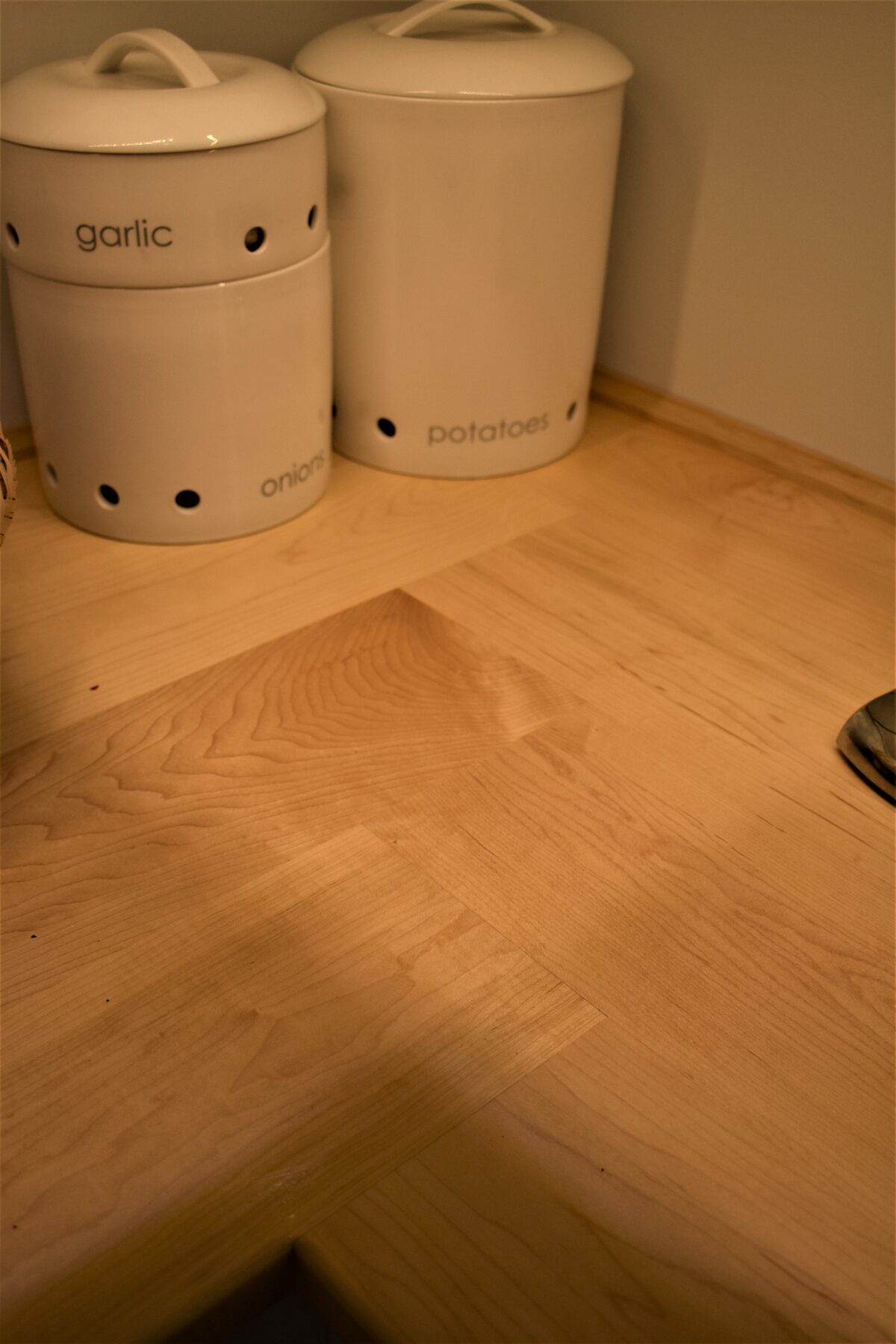 Walk-in pantry counter detail